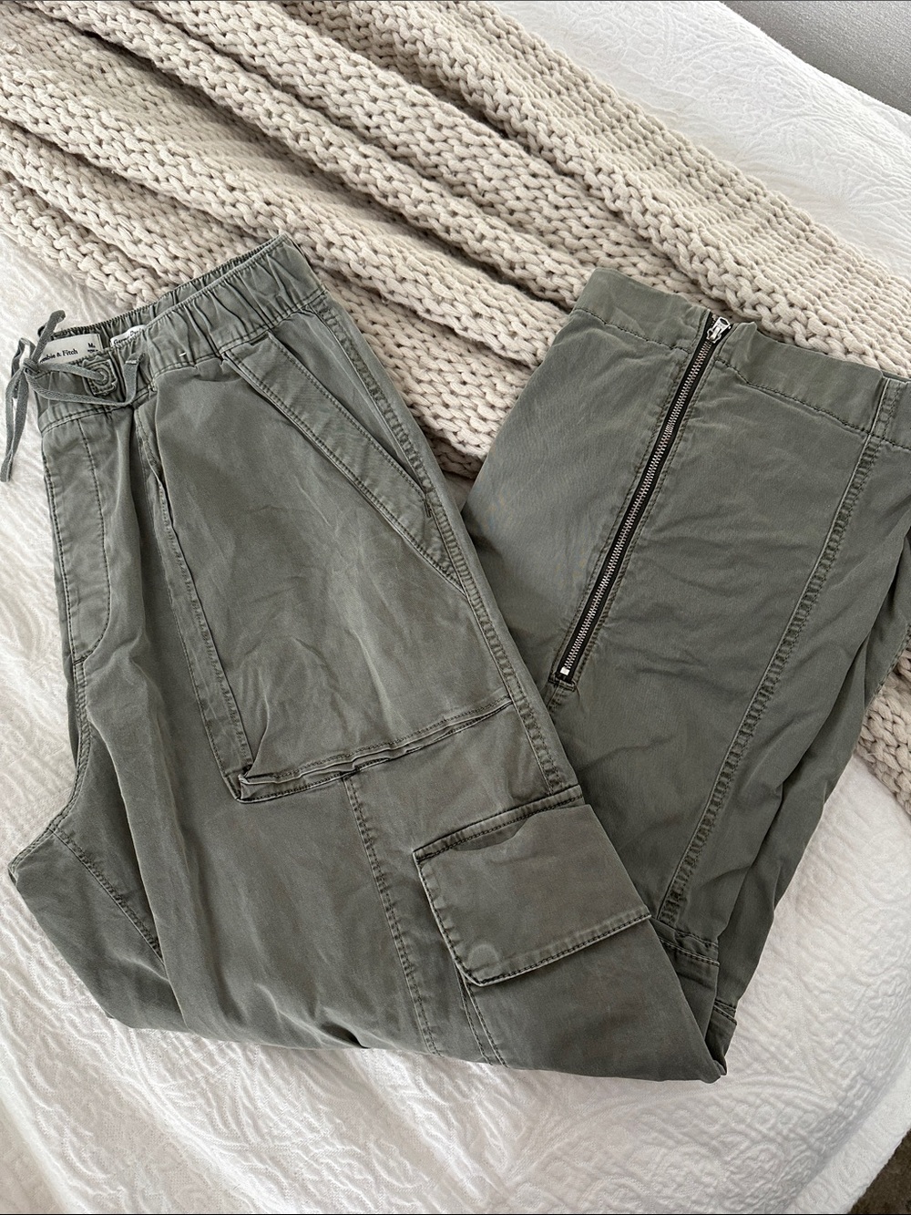 Abercrombie baggy pull on cargo pants Medium regular green